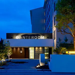 Hotel Anteroom ***